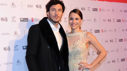 Pampita y Pico Mónaco asistieron a la cena anual en beneficio de la Fundación Huésped