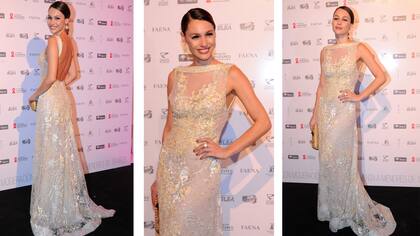 Pampita lució un vestido largo, color champagne, romántico y sexy