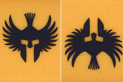 A la izquierda se ve el símbolo que representa a los Espartanos que al darlo vuelta se puede ver una paloma (Derecha)