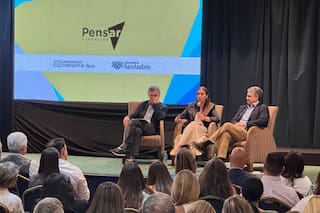 Macri desplaza a Oscar Agost de Pro y designa como interventora a Laura Alonso