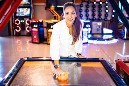 Fundada por Juan Kurhelec, la compañía superó crisis económicas, la pandemia y el desafío de importar maquinaria para consolidarse como referente del entretenimiento en shoppings; la nieta Florencia Esteves Kurhelec es parte de la tercera generación que ingresó a la compañía