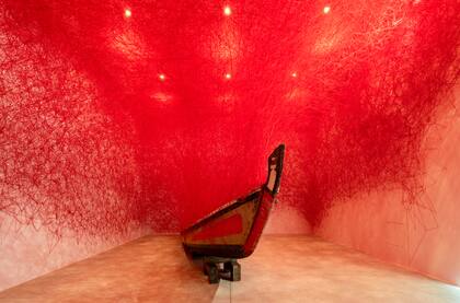 Fundada por Laura Bardier, ESTE ARTE se consolidó como una plataforma clave para las artes visuales en el Cono Sur, fomentando el diálogo, el pensamiento crítico y las buenas prácticas en el sector