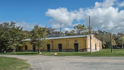 Fundado en 1884, es uno de los espacios más tradicionales del pueblo y ofrece comidas caseras en un ambiente rural