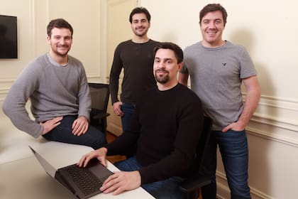 Fundadores de la empresa: Juan Martin Pampliega (35), Pedro Ferrari (32), Pablo Lorenzatto (32) y Mateo De Monasterio
(30)