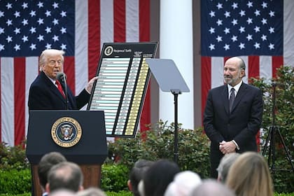 FundéuRAE eligió "arancel" como palabra del año debido a que “las negociaciones y las imposiciones comerciales, promovidas por el presidente de Estados Unidos, especialmente las relacionadas con las exportaciones y las importaciones entre países, han sido las protagonistas de la información internacional durante meses, y lo siguen siendo”