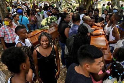 Funeral de las víctimas de la masacre en la localidad de Samaniego, en el sur del país