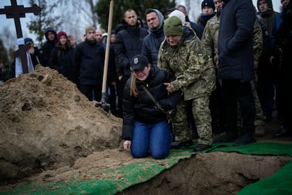 Funeral de un soldado que murió peleando en Bakhmut.