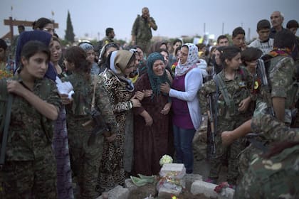 Funeral por milicianos kurdos asesinados, Siria, octubre de 2015.