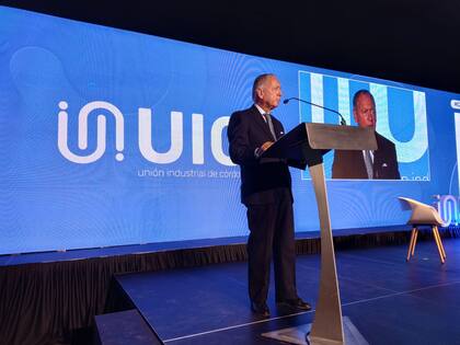 Funes de Rioja planteó que en estos días se "reza por los dólares".