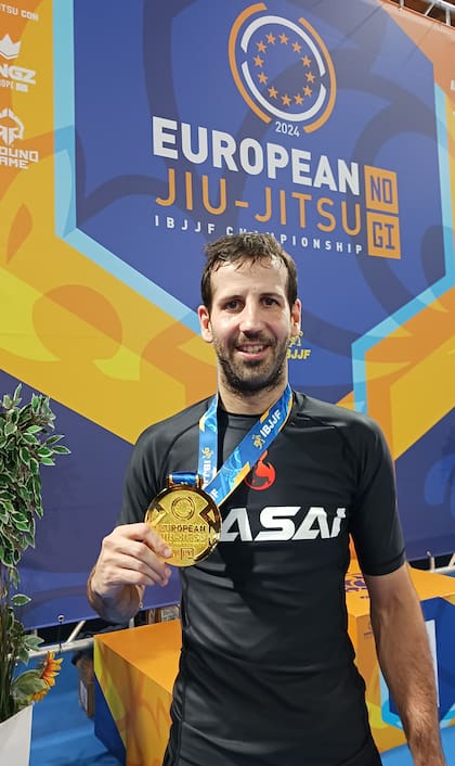 Santiago Furlong consiguió el oro en el Campeonato Europeo de jiu-jitsu