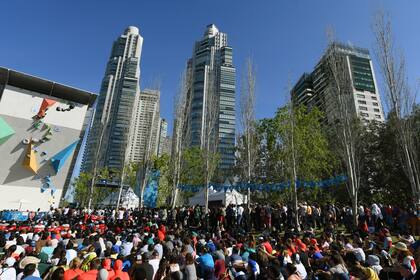 La escalada acaparó a miles de espectadores en el Parque Urbano