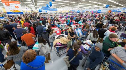 Furor de compras por el black friday en Bentonville, EE.UU.