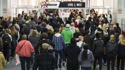 En Minneapolis, EE.UU., cientos de personas quieren aprovechar las ofertas