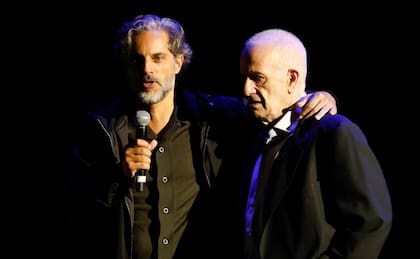 Furriel, protagonista de La verdadera historia de Ricardo III, junto a Ligaluppi