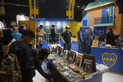 Muy concurrido, el stand de Boca Juniors es una gran atracción del Pabellón Ocre