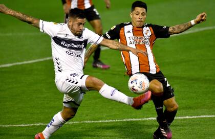 Fútbol de Primera División.
Gimnasia y Esgrima La Plata vs River Plate.