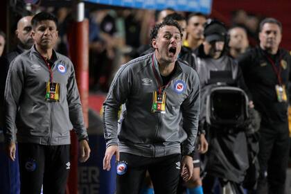 Gabriel Milito, un entrenador que vivió con intensidad su ciclo en Argentinos