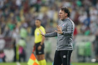 Las Chivas de Milito debutan en el Clausura mexicano con triunfo sólido ante Pachuca