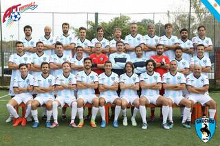 Cómo es el torneo de fútbol de Rusia que juegan los famosos argentinos
