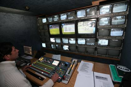 En el gobierno conceden que no avanzarán para tener partidos en la TV Pública hasta que no se defina el conflicto entre privados por el fútbol premium.