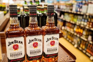 Futuro incierto para el bourbon: Jim Beam cerrará destilería en Kentucky por un año
