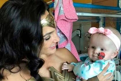 Wonder Woman 1984 se está rodando actualmente en Alexandria, Virginia, muy cerca del hospital infantil que Gadot visitó este sábado