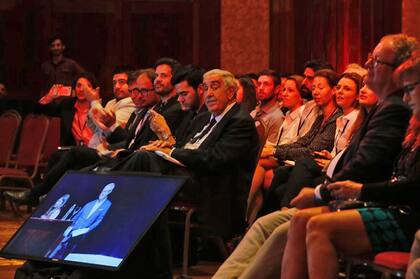 El público colmó la sala del Hotel Panamericano durante del G20 YEA