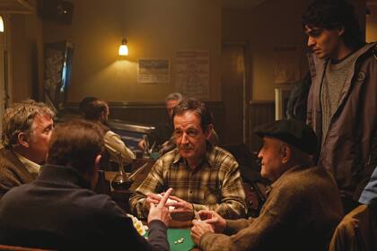 Gabilondo (Izq.), uno de los showrunners más reconocidos de España, junto al director Félix Viscarret, en plano rodaje de Patria