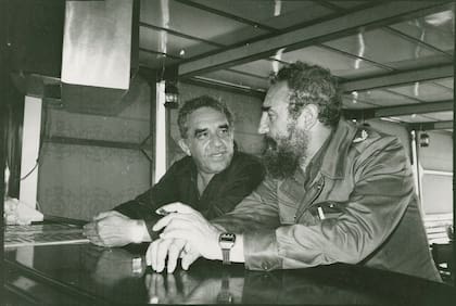 Gabo junto a Fidel Castro, en una de las fotografías que conforman la colección disponible en línea