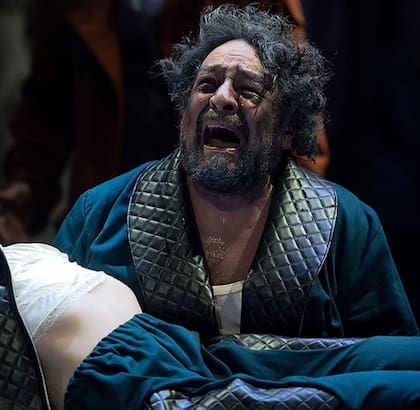 Gabriel Almirón durante la obra Rey Lear, de William Shakespeare, en el Teatro de la Comedia de la Provincia en 2024