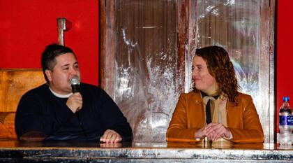 Gabriel Aranda y Patricia "Colo" Cubria, el miércoles, en una conferencia de prensa que brindaron en el Concejo Deliberante de La Matanza