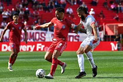 Gabriel Avalos, jugando para Argentinos ante Instituto