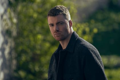 Gabriel Basso retomará su papel del agente Peter Sutherland para la cuarta temporada (Foto: Christopher Saunders/Netflix)