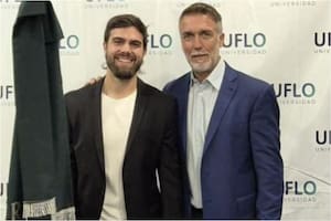 El palito de Gabriel Batistuta al celebrar un logro académico de su hijo Thiago