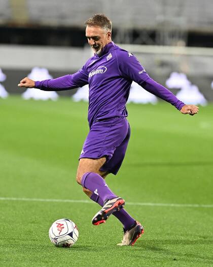 Gabriel Batistuta demostró su calidad al convertir un gol en la despedida de Giuseppe Rossi