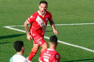 Argentinos cambió a tiempo, tuvo efectividad y le ganó sin discusión a Banfield: 2-0