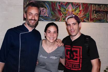 Gabriel Choperena con Nadia Arce y Federico