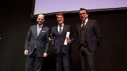 Gabriel Corrado fue nombrado Caballero de la Orden de la Estrella de Italia, un honor otorgado por el Presidente de ese país a personas que han demostrado méritos especiales en la promoción de las relaciones de amistad y colaboración entre Italia y otros países. En la foto se lo ve junto al cónsul general, Carmelo Barbera, y el embajador Fabrizio Lucentini