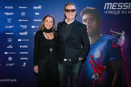 Gabriel Corrado junto a su mujer