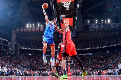 Gabriel Deck falla su único intento de doble; el santiagueño jugó poco y Oklahoma City Thunder perdió por mucho a manos de Houston Rockets.