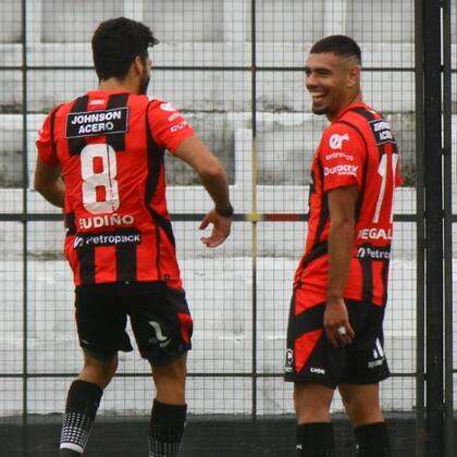 Gabriel Gudiño y Nicolás Delgadillo, goleadores de Patronato ante Gimnasia, por la 9° fecha de la Copa de la Liga Profesional