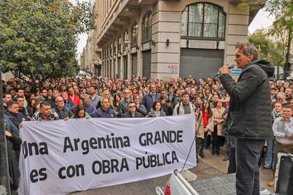 Gabriel Katopodis realizó la primera asamblea con trabajadores administrativos del Ministerio de Obras Públicas, que continuará en todo el país