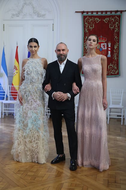 Gabriel Lage y su presentación en laembajada de España, el cierre de Argentina Fashion Week