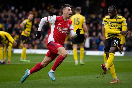 Gabriel Martinelli celebra el 3-1 de Arsenal ante Watford, por la Premier. La jugada nació de un lateral rápido que generó el DT Arteta