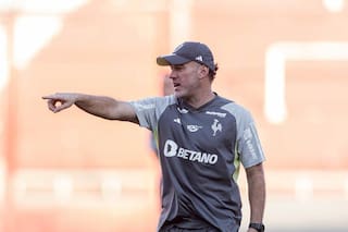 De pedir su cabeza a la veneración: cómo hizo Milito para transformar las críticas en elogios e ilusionar al Mineiro