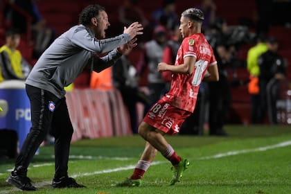 Gabriel Milito fue entrenador de Santiago Montiel en su paso por Argentinos Juniors y habló sobre sus actitudes