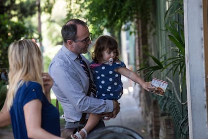 Gabriel, Natalia y su hija Julieta, de dos años