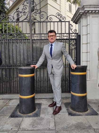 Gabriel Olivieri en los festejos por el 77° cumpleaños del rey Carlos III