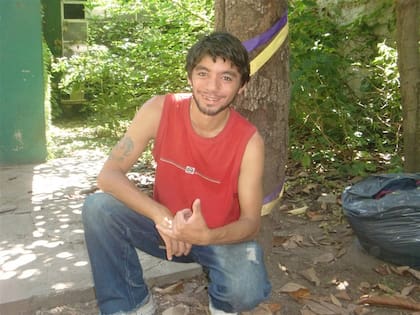 Nicolás a duras penas puede pagar el alquiler y busca trabajo para no tener que volver a la calle