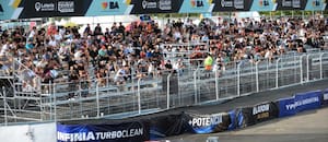 Pilotos y público celebran el circuito callejero de Buenos Aires, que alberga la fiesta del TC2000